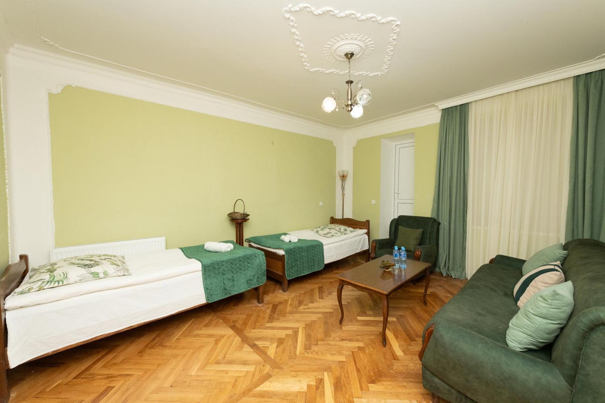 Anna's Guest House Gori Extérieur photo