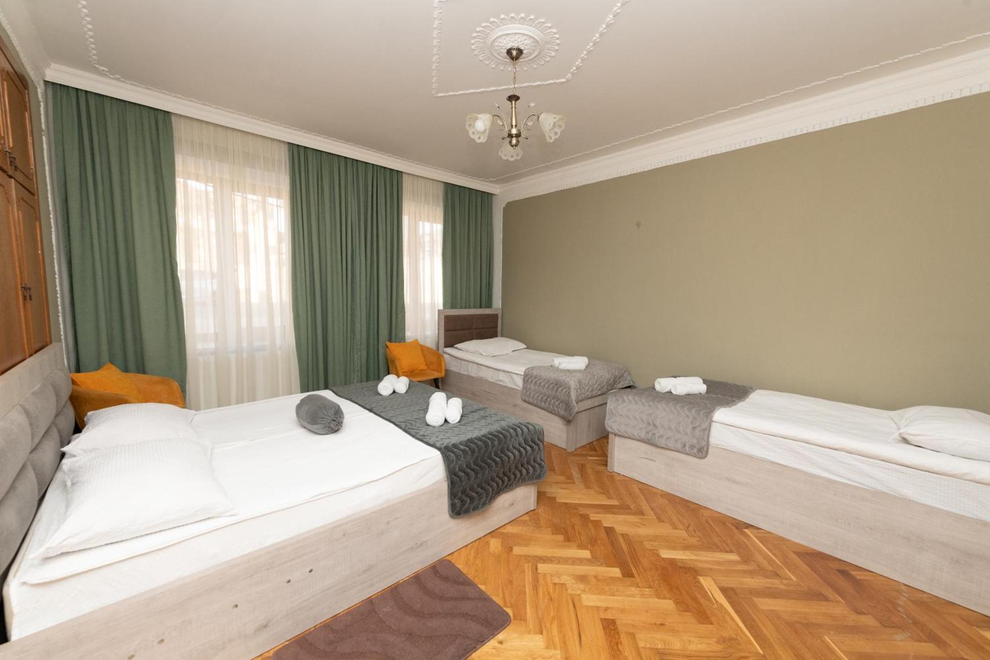 Anna's Guest House Gori Extérieur photo